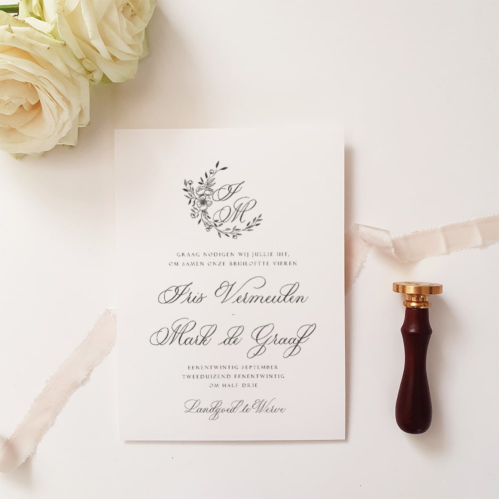 Klassieke kalligrafie elementen in trouwkaart